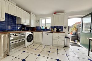 Kitchen/Breakfast Room- click for photo gallery